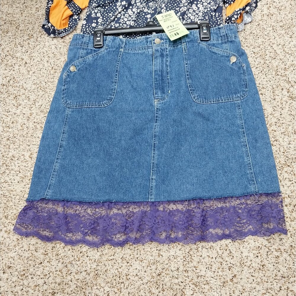 3095 Size 16p White Stag Upcycled Jean Skirt with Purple Wide Lace Trim. - Picture 1 of 5